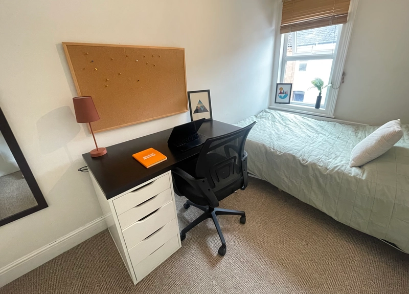 St Nicholas Street, Bills Inclusive - 3 Bedroom, 1 Bathroom - Thumbnail 6